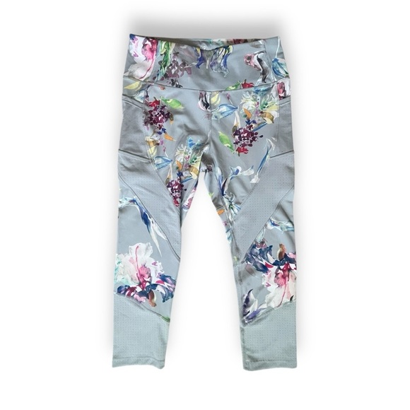 Avia Women’s  8-10 Floral Workout Capri Leggings | Gray Mesh Panel Activewear - Picture 9 of 9